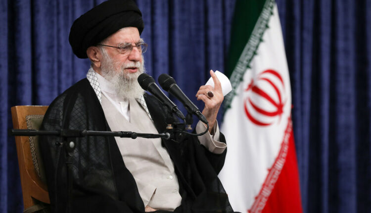 خامنئي يحذر من العار الأبدي لمن يدعم الاحتلال ولا يمد يد العون لفلسطين