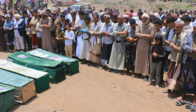 تعز..تشيع جثامين الأطفال الذين استشهدوا بمدفعية حزب الإصلاح