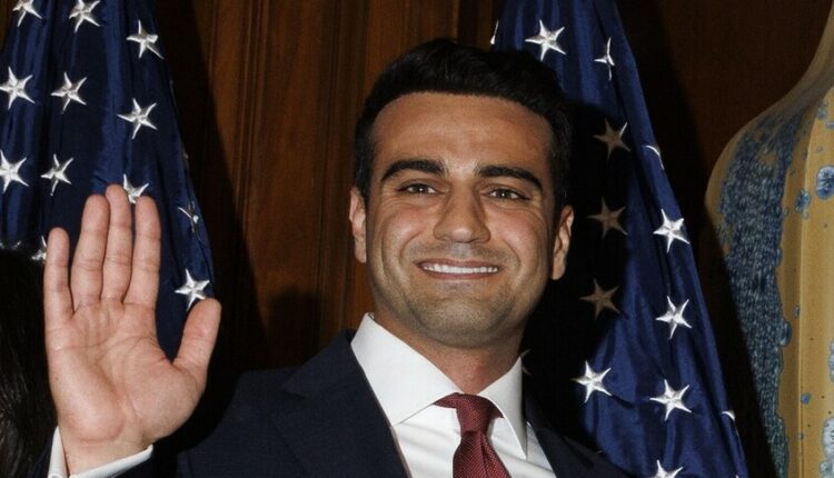 سيناتور أمريكي يزور دمشق قادما من تل أبيب ويبحث مع الجولاني ملف التطبيع