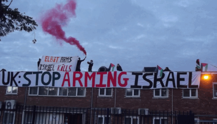 تظاهرة أمام قاعدة عسكرية بريطانية تكشف دور لندن في دعم العدوان على غزة