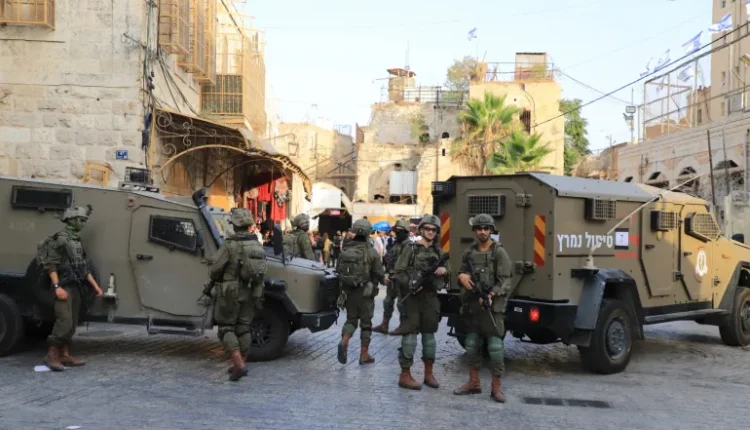 تهجير قسري في الضفة الغربية: مستوطنون يطردون 30 عائلة فلسطينية