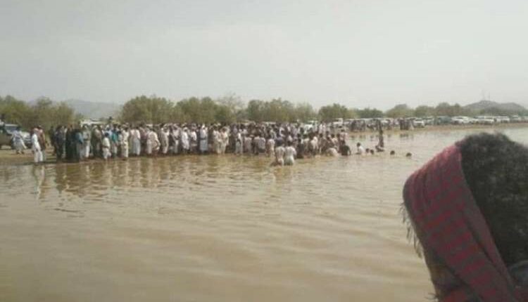 الأمطار الغزيرة تحصد أرواح أسرة في حجة وطبيب ونجله في شبوة