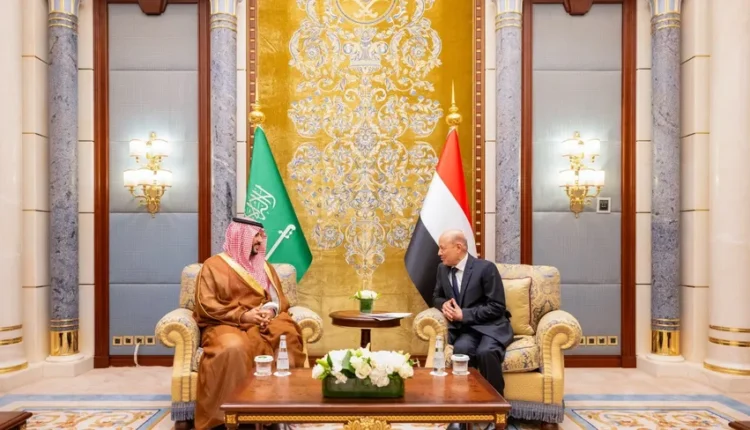 السعودية تهين الأحزاب الموالية لها وتبقي مجلس العليمي في حالة شلل