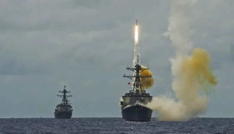 استنزاف مخزون صواريخ SM2 الاعتراضية في البحر الأحمر يدفع البنتاغون لتطوير نخسة جديدة منها