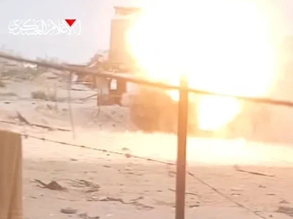 المقاومة الفلسطينية تستهدف مقرات وتجمّعات للاحتلال في خان يونس وتوقع إصابات مؤكدة