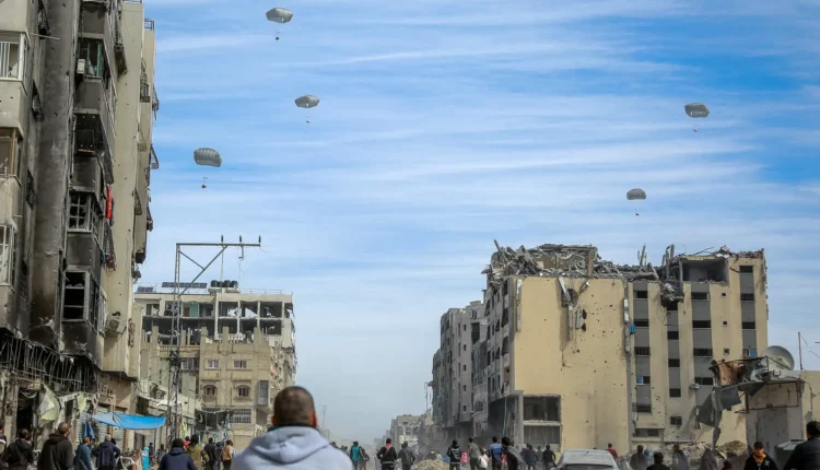 الأورومتوسطي: التدخل الدولي عبر إسقاط المساعدات جوًا على غزة تهرب من الواجب الأخلاقي والإنساني وتواطؤ مع التجويع الإسرائيلي