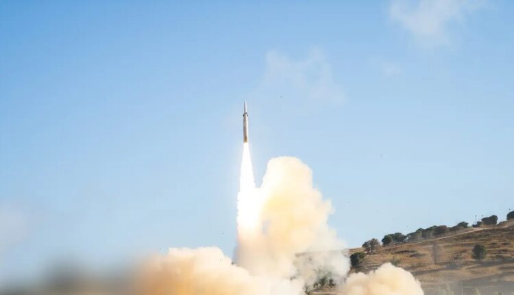 إسرائيل تُسرّع تطوير أنظمة الدفاع الجوي بالتعاون مع “سينتكوم” وجيوش عربية لمواجهة تهديدات إيران واليمن