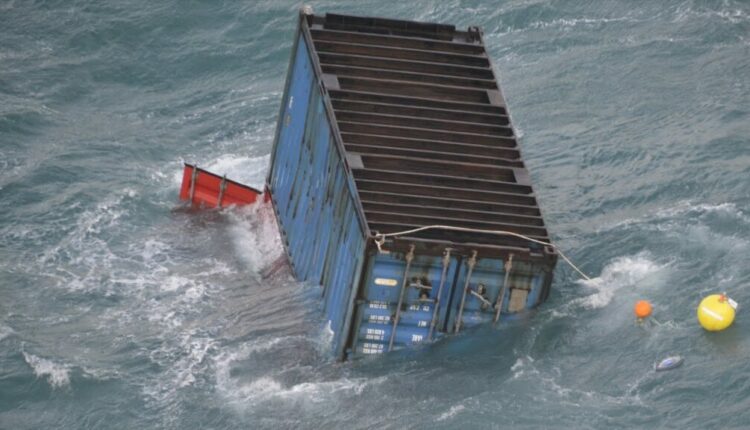 هل تسبب اليمن بفقدان وخسارة شركات الشحن 576 حاوية شحن خلال 2024 أم هناك أسباب أخرى؟