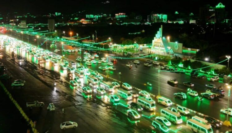 صنعاء تتوهج بالأخضر في مسيرة ضوئية احتفاءً بالمولد النبوي الشريف