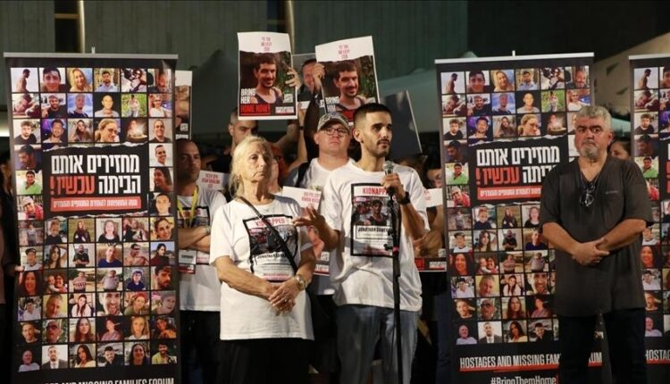 عائلات الأسرى تهاجم نتنياهو وإيهود باراك يحذر من “فخ غزة المميت”