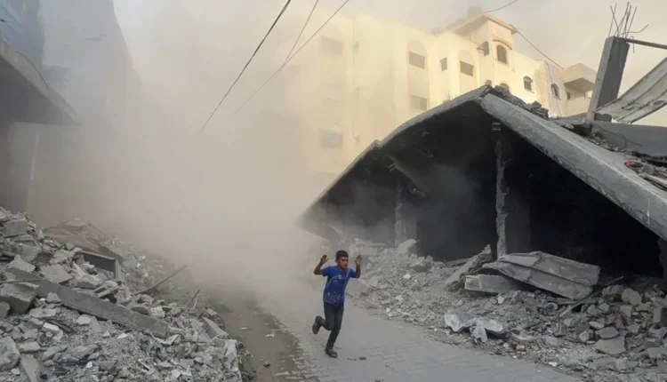 غزة .. قصف متواصل ومجاعة قاتلة ترفع أعداد الشهداء يومًا بعد يوم