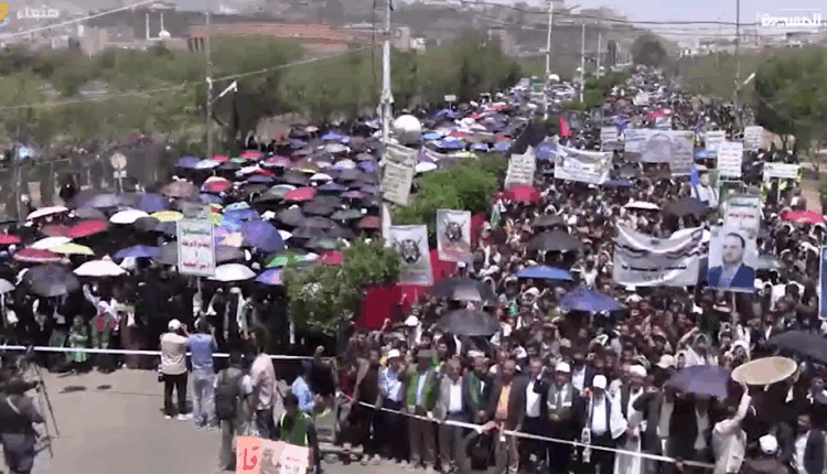 طلاب وأكاديميو جامعة صنعاء يخرجون بمسيرة حاشدة نصرة لغزة ورفضاً للعدوان الصهيوني