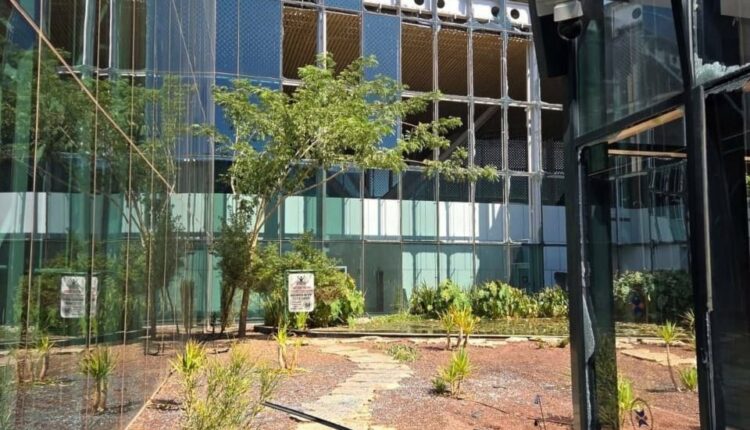 استهداف مطار رامون يثير قلق شركات الطيران العالمية