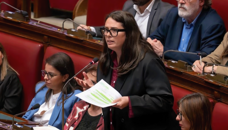 البرلمان الإيطالي يحتج على إبادة غزة والحكومة ترسل فرقاطة لحماية أسطول الصمود