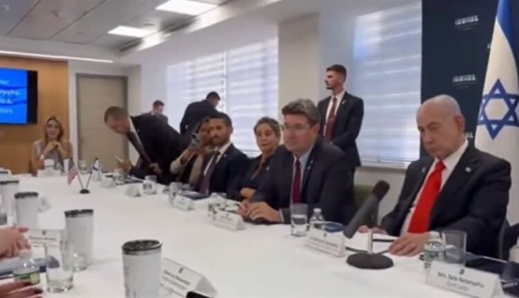 نتنياهو يعلن توسيع السيطرة على التواصل الاجتماعي باعتباره “السلاح الأهم”