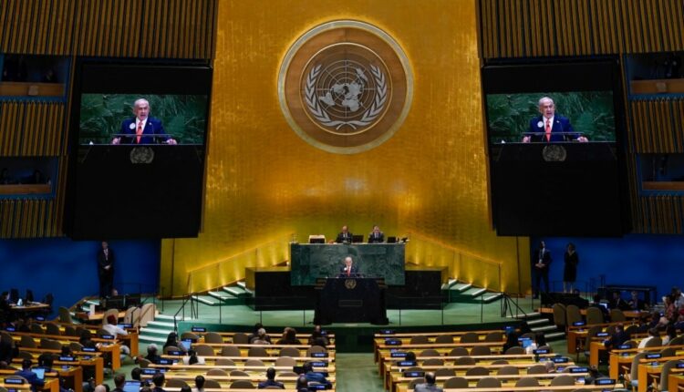 خلو قاعة الأمم المتحدة مع بداية كلمة رئيس وزراء الكيان الصهيوني