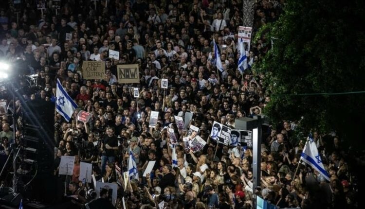 عائلات الأسرى الإسرائيليين تدين استهداف المفاوضين في الدوحة