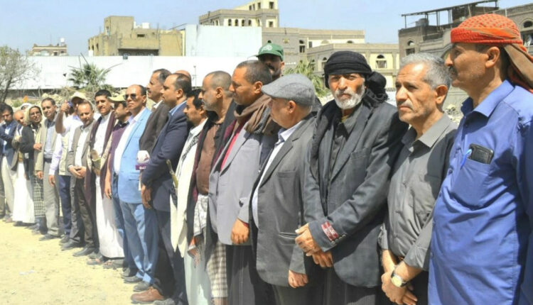 وقفة احتجاجية وبيان نعي لـ 31 من شهداء صحيفتي 26 سبتمبر واليمن (الأسماء)
