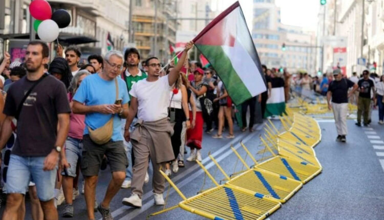 الاحتجاجات تشل طواف إسبانيا ونائبة رئيس وزراء اسبانيا تطالب بمقاطعة “إسرائيل”