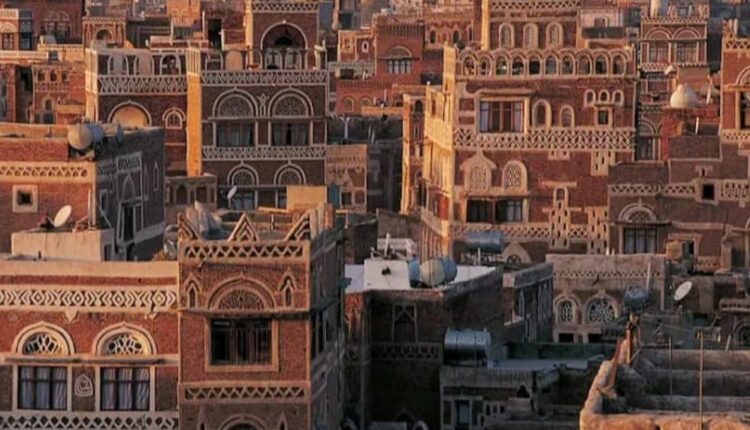 الآثار والمتاحف: استهداف صنعاء القديمة جريمة بحق التراث الإنساني