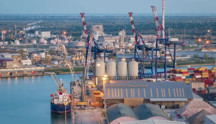 ميناء إيطالي يرفض استقبال شحنة متفجرات متجهة لـ”إسرائيل”