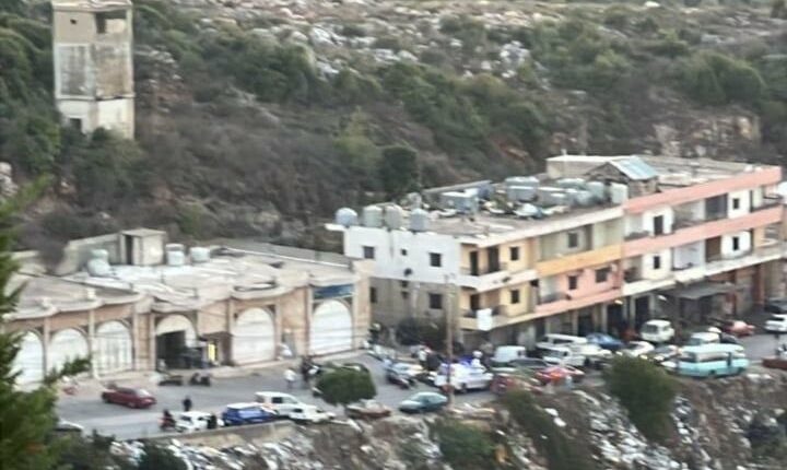 غارة إسرائيلية تستهدف طريقا في جنوب لبنان وتخلف إصابة