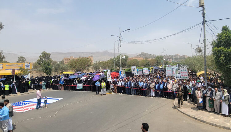 مسيرة طلابية حاشدة بجامعة صعدة تحت شعار «مع الجيش والأمن — إسنادًا لغزة»