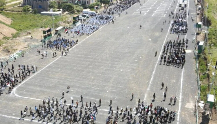 مسيرات ووقفات مسلحة في صنعاء وإب وحجة تأكيدا على الجهوزية ودعم غزة