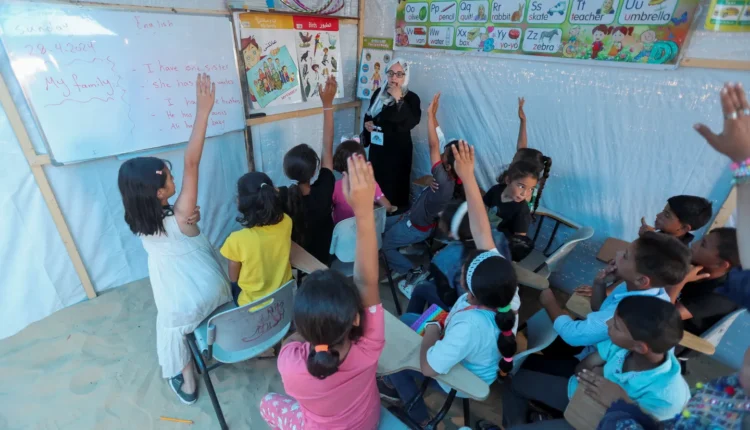 غزة تستأنف التعليم لـ300 ألف طالب بعد عامين من الحرب