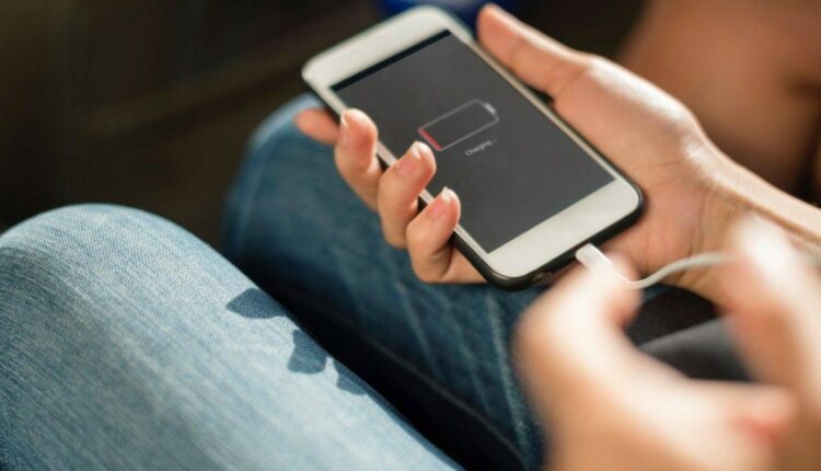 ماذا يحدث عند استخدام الهاتف أثناء الشحن؟