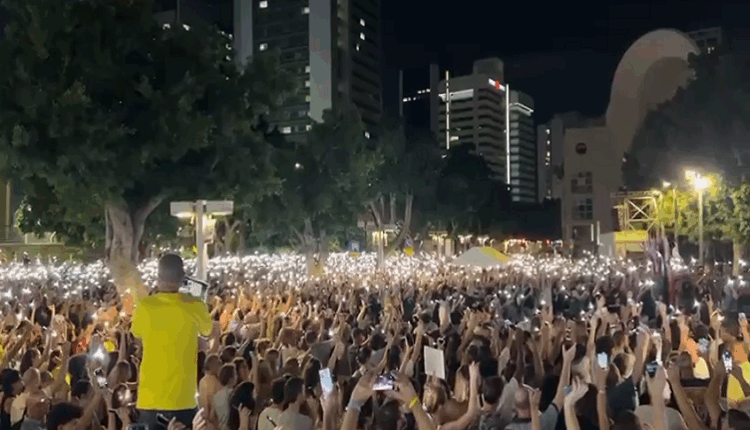 أكثر من مأتي ألف متظاهر في تل أبيب للمطالبة بصفقة تبادل فورية وإنهاء الحرب