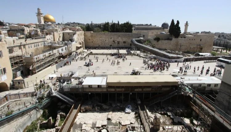 حفريات “إسرائيلية” تهدد أساسات الأقصى ومحافظة القدس تحذر من مخطط تهويدي خطير