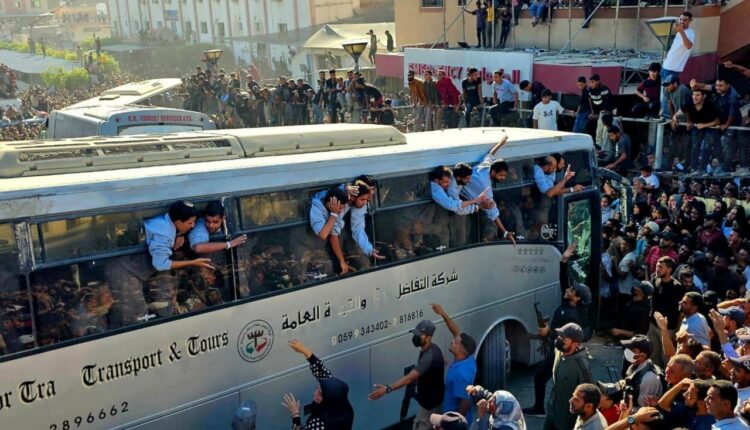 غزة تحتفي بأبنائها المحرّرين