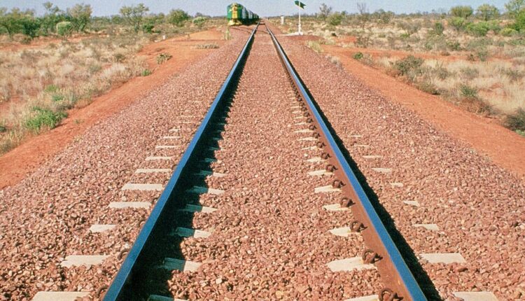 رسمياً… حكومة صنعاء تناقش إنشاء سكة حديد في الحديدة بتكلفة 150 مليون دولار