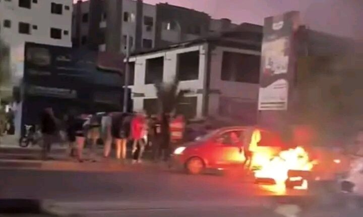 في ظل استمرار الغضب الشعبي جراء انهيار الخدمات… قيادي جنوبي يدعو لطرد “الشرعية”