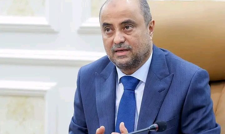 اعتراف جديد بعدم توريد الإيرادات إلى بنك عدن وسط خلافات وأزمات تمنع عودة “بن بريك” من الرياض