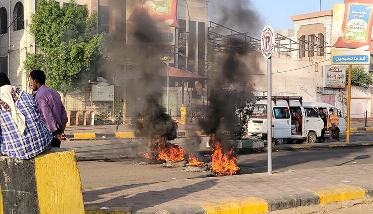 لليوم الرابع على التوالي…  احتجاجات غاضبة في عدن