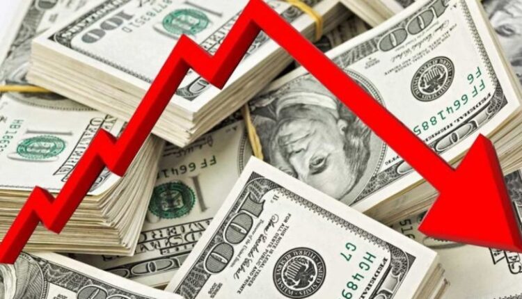 الدولار يتراجع بسبب استمرار الحرب التجارية الأمريكية الصينية