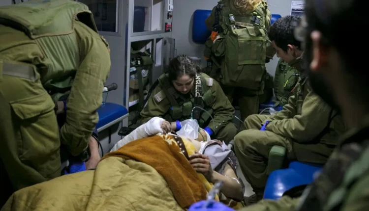 فيما تعلن القسام تسليم جثتي أسيرين..إصابة جنديين إسرائيليين في خان يونس