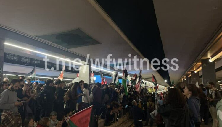 رفضا لاعتراض أسطول الصمود..احتجاجات غاضبة في نابولي تعطل حركة القطارات