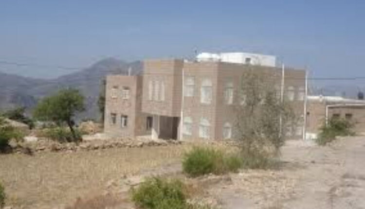 تعز .. مليشيات الإصلاح تحول مدرسة إلى مقر عسكري وسجن للمواطنين