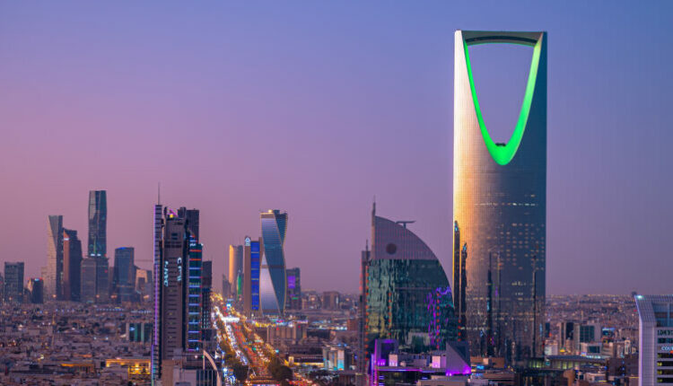 السعودية تسجل عجزاً في الميزانية بقيمة 23.6 مليار دولار في الربع الثالث من عام 2025