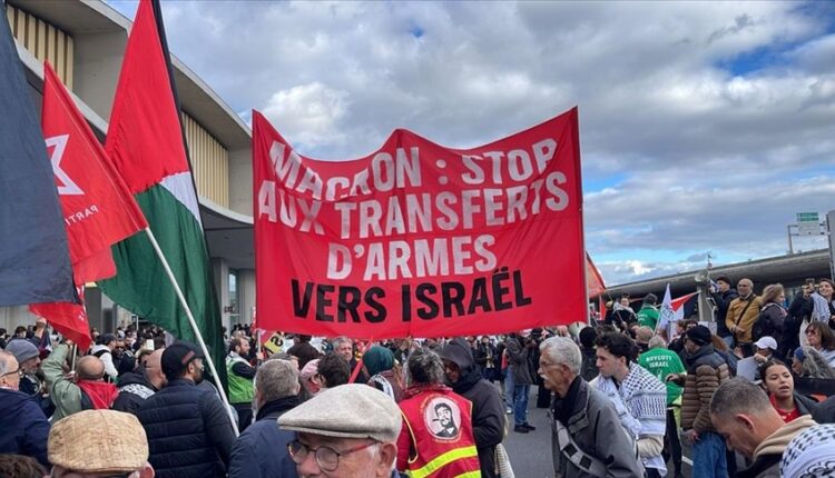 مظاهرات في مطار فرنسي ضد تصدير الأسلحة الفرنسية للكيان الصهيوني