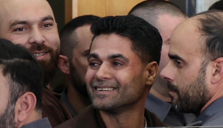 أسير فلسطيني محرر: البرغوثي ورفاقه القادة أبدوا إعجابهم ودهشتهم من الإسناد اليمني لغزة