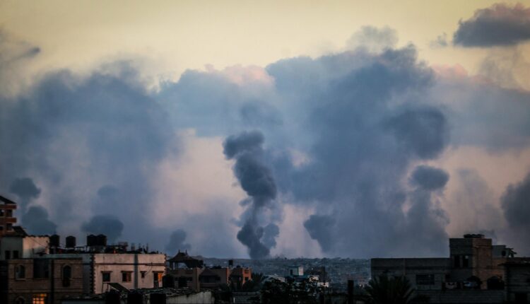 الاحتلال ينقلب على اتفاق الهدنة ويشعل حرب إبادة جديدة في غزة بإسناد أمريكي وقرار بتجويع السكان عبر إغلاق المعابر