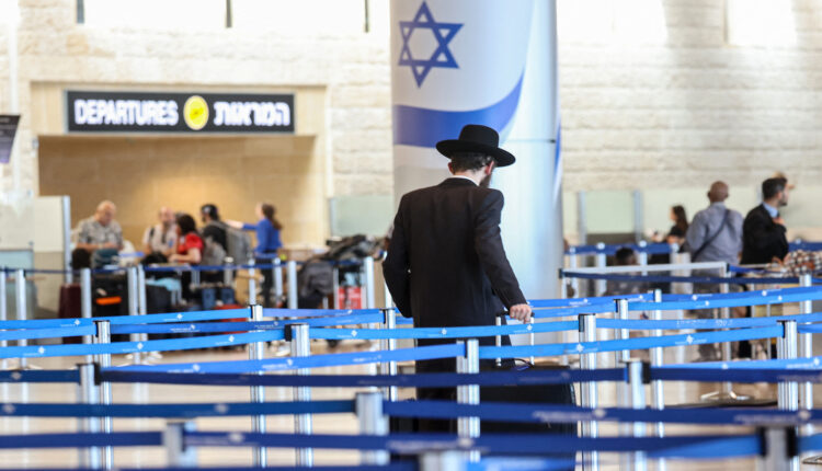 نزيف الهجرة يضرب “تل أبيب”.. أرقام جديدة تكشف عمق الأزمة داخل كيان الاحتلال