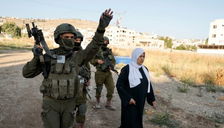 هيومن رايتس ووتش: غياب الشفافية يعرقل مسار العدالة في سوريا