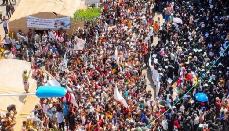 تعز بين فوضى السلاح وانهيار الإدارة.. والشارع يشتعل