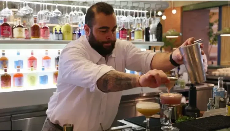 السعودية تبدأ إنشاء متاجر كحول في جدة والدمام