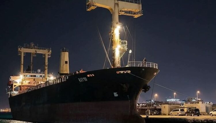 ميناء المخا يتوسع وموانئ الانتقالي تعطل.. الموانئ تتحول إلى خط مواجهة داخل معسكر التحالف